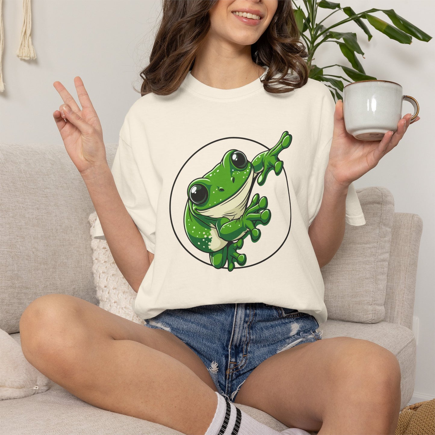 Green Tree Frog Shirt, Comfort Colors Frog Tee, Australian Frog T Shirt, Cute Amphibian Graphic Tee, Frog Lover Gift, Wildlife Shirt