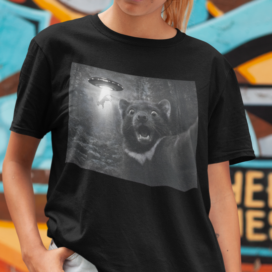 Tasmanian Devil Selfie T-Shirt, UFO Thylacine Shirt, Australian Wildlife Tee, Cryptid Lover Gift, Tassie Devil Graphic Shirt