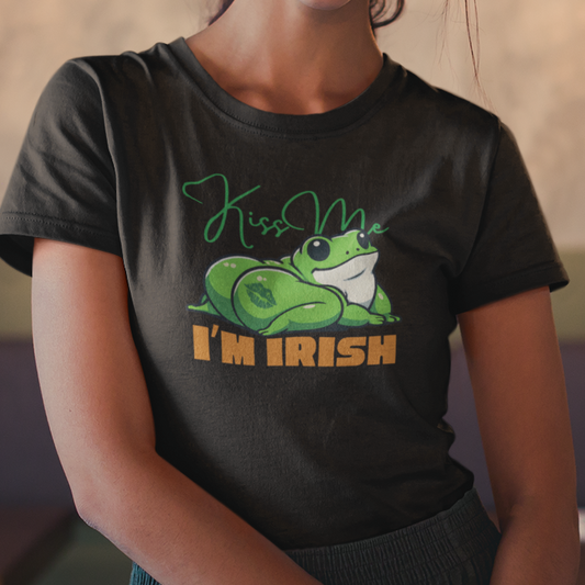 Frog St Patrick’s Day T-Shirt, Kiss Me I’m Irish Frog Shirt, Frog Lover Tee, Amphibian St Paddy’s Day Shirt, Irish Party Tee